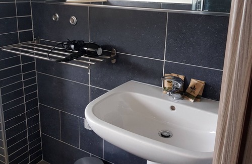 Angri Apartment | Apartment 'Appartamento Parco La Ville' with Mountain View, Balcony and Air Conditioning