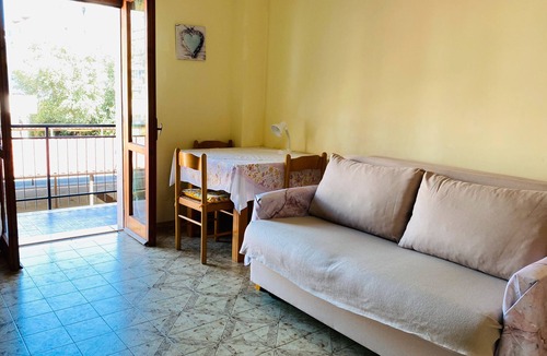 Scalea Apartment | Apartment 'Bianca Rosa' with Mountain View and Balcony