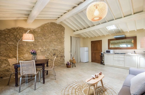 La Cetina Apartment | Apartment 'Brotes Appartamento Mandorlo' with Shared Pool, Wi-Fi and Air Conditioning