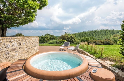 La Cetina Apartment | Apartment 'Brotes Appartamento Mandorlo' with Shared Pool, Wi-Fi and Air Conditioning