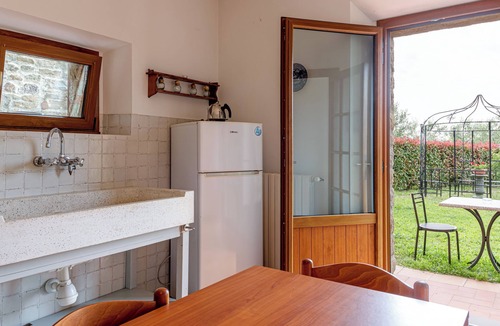 Pelago Apartment | Apartment 'Il Cerro Basic Per Due' with Shared Pool and Shared Garden