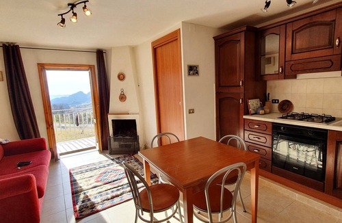 Pizzoferrato House | Apartment in a valley of light