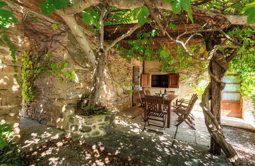 Serre di Rapolano Apartment | Apartment 'La Lollaia' with Shared Pool, Shared Terrace and Wi-Fi
