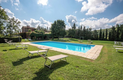 Serre di Rapolano Apartment | Apartment 'La Lollaia' with Shared Pool, Shared Terrace and Wi-Fi