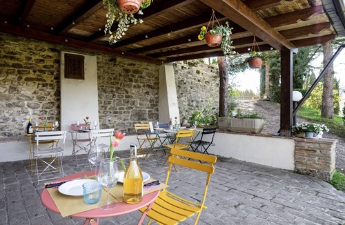 Umbertide House | Apartment 'Magnolia Antico Casale '700' with Shared Pool and Wi-Fi