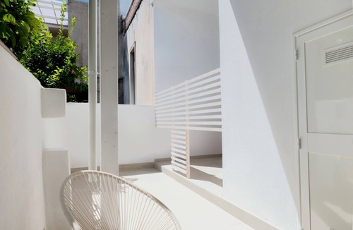 Pulsano Apartment | Apartment 'Piano Terra' with Private Garden, Wi-Fi and Air Conditioning
