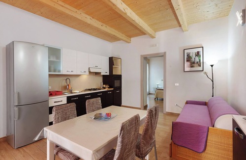 San Lazzaro Apartment | Apartment 'The Main Street' with Mountain View, Shared Garden and Wi-Fi
