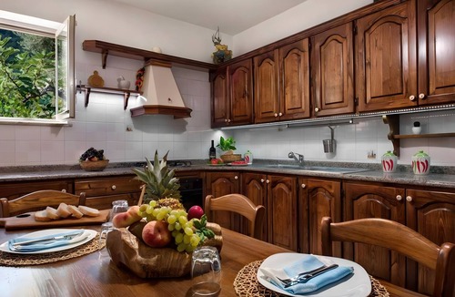 Nerano Apartment | Apartment 'Ulivello House' with Sea View, Wi-Fi and Air Conditioning