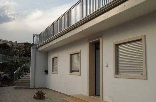 Roseto Capo Spulico Apartment | Apartment 'Villa Anna' with Sea View, Shared Terrace and Air Conditioning