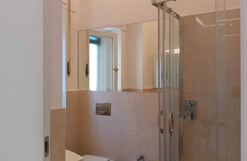 Chiaia Apartment | Appartamento appena ristrutturato , dotato di ogni comfort.