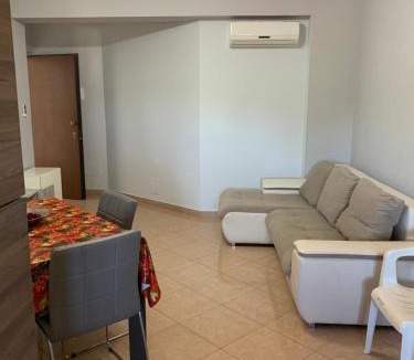 Sant'Ilario dello Ionio Apartment | Appartamento Fronte Mare Rosa 2