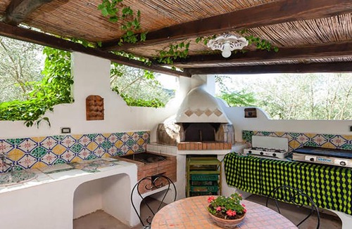 Schiazzano Apartment | Appartamento in Villa con Giardino privato e piscina
