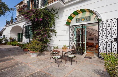 Schiazzano Apartment | Appartamento in Villa con Giardino privato e piscina