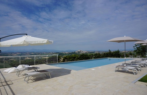 Sant'Elpidio a Mare Apartment | Appartamento L'alloro con Piscina