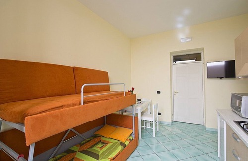 Vietri sul Mare House | Appartamento Mariuccia D: A welcoming apartment situated at a few steps from a sandy beach, with Free WI-FI.