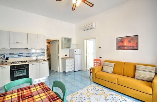 Vietri sul Mare House | Appartamento Mariuccia I: A welcoming apartment situated at a few steps from a sandy beach, with Free WI-FI.