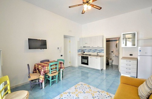 Vietri sul Mare House | Appartamento Mariuccia I: A welcoming apartment situated at a few steps from a sandy beach, with Free WI-FI.