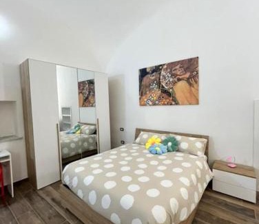 Santa Maria A Vico House | Appia Apartment - Camera Fiorellino