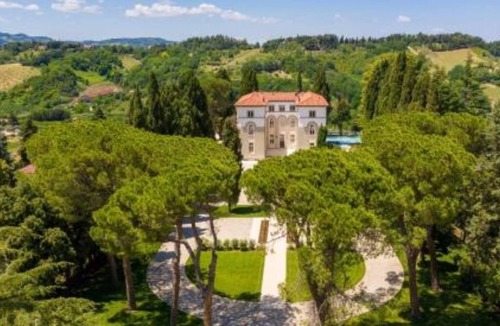 Quartiere Cesuola House | Art Deco Villa Art deco villa immersed in a centuries-old park