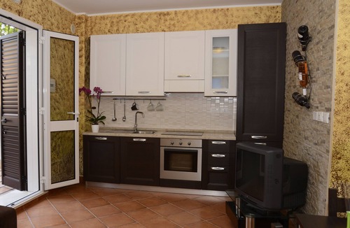 Lido Condo | ARTEMIDE-Pretty villa with garden by the pool.