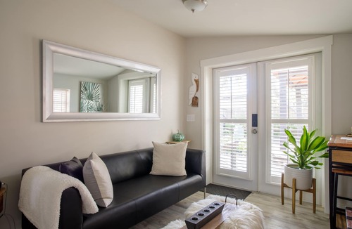 Key West Villa | Atlantis House Banyan Suite, close to beach, off-street parking, renovated