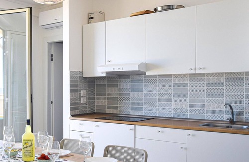 Briatico Apartment | Attractive vacation apartment with sea view.