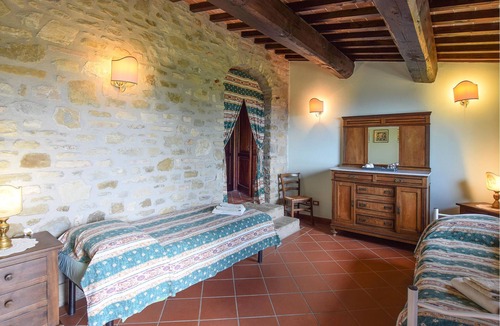 Monte Santa Maria Tiberina House | Authentic Italian cottage with space for yoga retreats.
