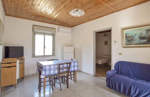 Marina di Strongoli House | Awesome home in Marina di Strongoli