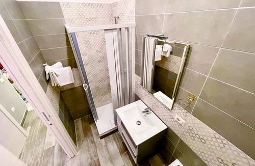 Secondigliano House | B&B AIRPORT-NAPLES 1km from airport 3km from central station 5km port