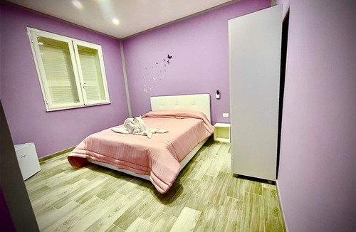Secondigliano House | B&B AIRPORT-NAPLES 1km from airport 3km from central station 5km port