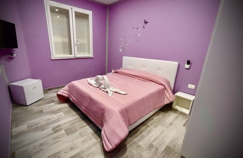 Secondigliano House | B&B AIRPORT-NAPLES 1km from airport 3km from central station 5km port