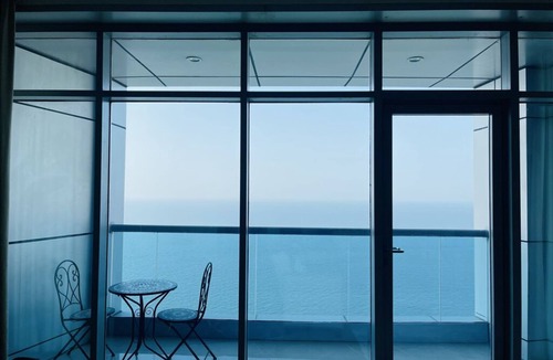 Rumailah Condo | Beachfront paradise just minutes from Dubai