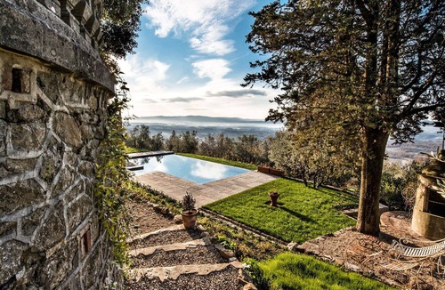 Loro Ciuffenna Villa | Beautiful private villa for 14 people with WIFI, private pool, A/C, TV, patio and pets allowed