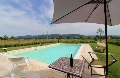 Le Piazze Villa | Beautiful private villa with private pool, WIFI, A/C, TV, balcony and pets allowed, close to Cor.