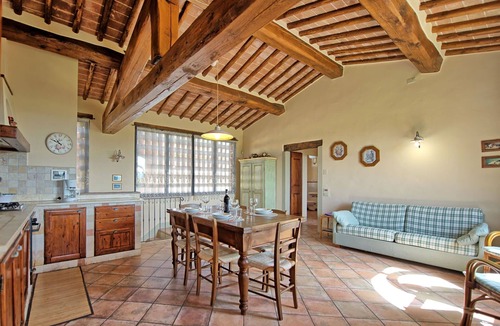 San Pietro in Bossolo Apartment | Beautiful apartment for 8 people with WIFI, pool, A/C and panoramic view, close to Greve In Chia.