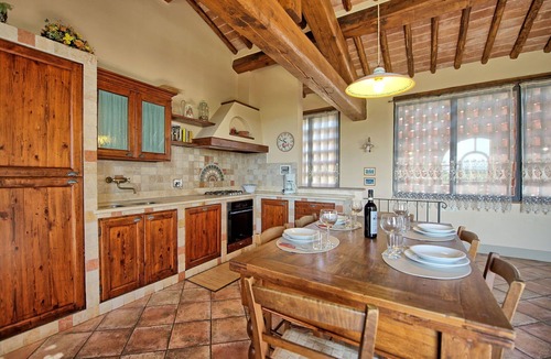San Pietro in Bossolo Apartment | Beautiful apartment for 8 people with WIFI, pool, A/C and panoramic view, close to Greve In Chia.