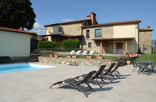 Capolona Apartment | Beautiful apartment for 2 people with pool, WIFI, TV and pets allowed, close to Arezzo