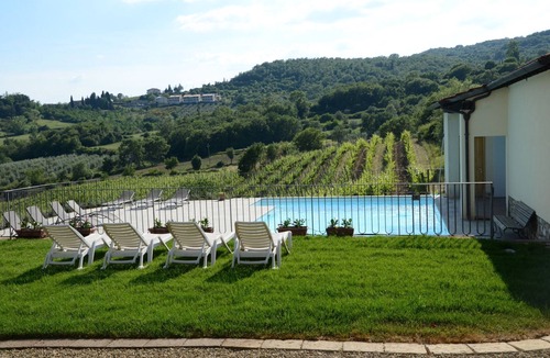 Capolona Apartment | Beautiful apartment for 2 people with pool, WIFI, TV and pets allowed, close to Arezzo