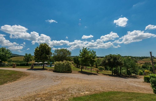 Scansano Villa | Beautiful apartment in villa for 4 people with pool, WIFI, A/C, TV, terrace and pets allowed