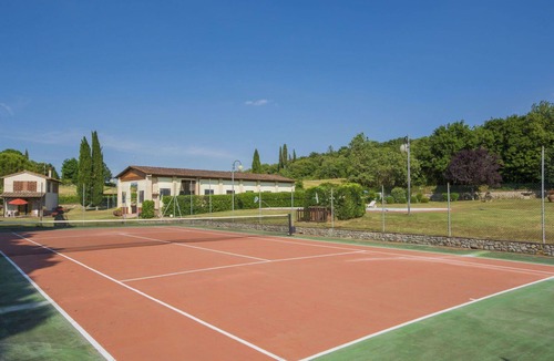Bucine Villa | Beautiful apartment in villa for 7 guests with pool, WIFI, TV and pets allowed