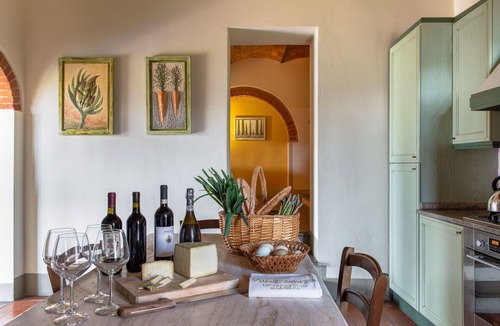Bucine Villa | Beautiful private villa for 24 people with WIFI, A/C, private pool, TV, patio and panoramic view