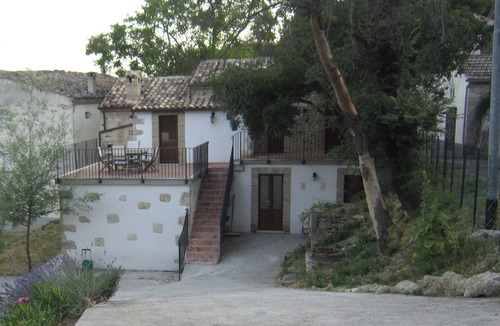 Serramonacesca House | Beautifully restored farmhouse in Serramonacesca, Abruzzo, Italy
