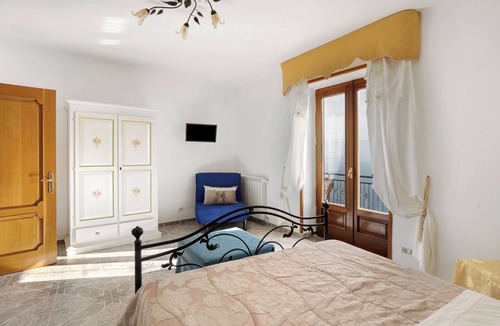 San Michele Bed & Breakfast | Bed and Breakfast 'Camera Ravello Con Vista Mare' with Sea View, Wi-Fi and Air Conditioning