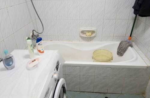Deira Apartment | Bed spaces for 3 Executive Bachelors in Dubai, 5 Minutes drive from the airport