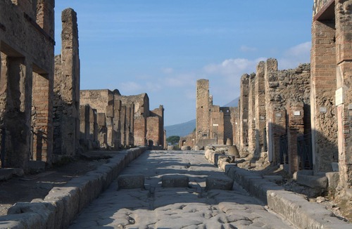 Historical Downtown Salerno Apartment | between Amalfi, Pompei, Paestum, Positano