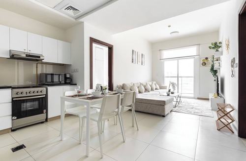 Jadaf Apartment | Binghatti Gateway by Simply Comfort