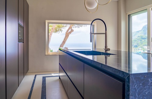 Tiberio Apartment | Blue Essence
