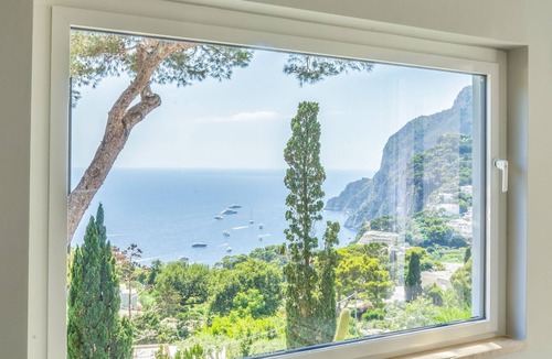 Tiberio Apartment | Blue Essence