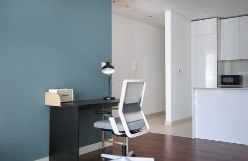 Al Wasl Apartment | Blueground City Walk gym pool garden DXB-1476