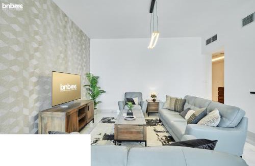 Business Bay Apartment | bnbme - Luxury 2BR Business Bay Apt w Canal Views Pool Gym Free Parking Downtown